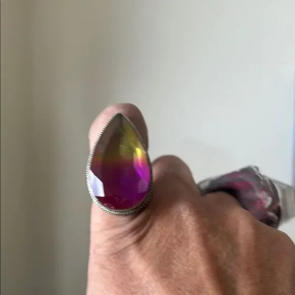 Teardrop Gradient Ring